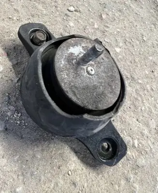 Subaru Outback Engine mount bracket