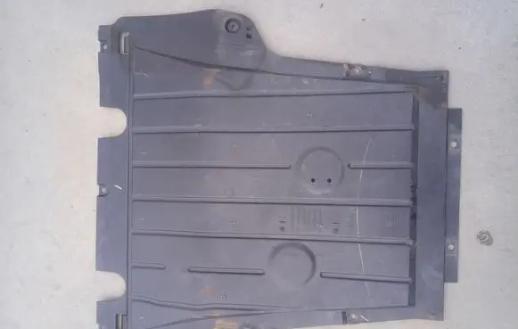 Renault Captur Engine splash shield/under tray 758902935R