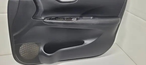 Nissan Pulsar Front door card panel trim 809003zl0a