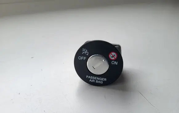 Hyundai ix35 Passenger airbag on/off switch 