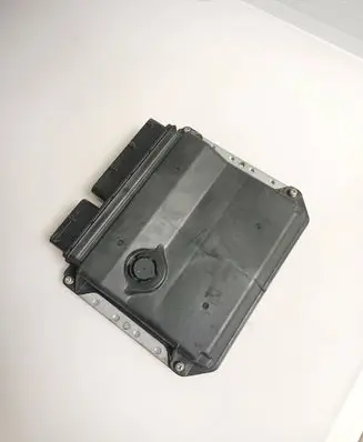 Toyota Auris 150 Engine control unit/module 8966102E71 MB2753000241