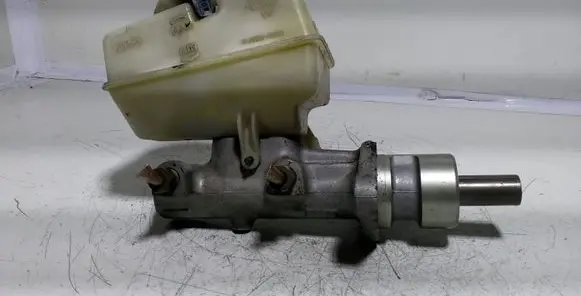 Volvo S70 V70 V70 XC Master brake cylinder 9200439