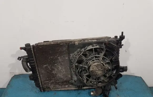 Opel Zafira B Coolant radiator