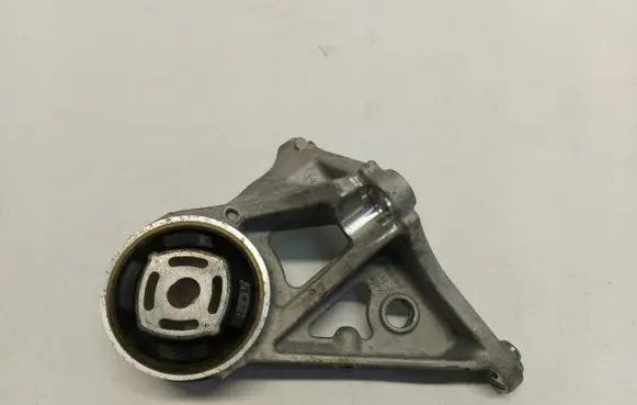 Engine mount vacuum valve