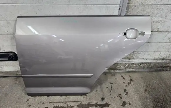 Volkswagen Golf VI Rear door 5M0833307