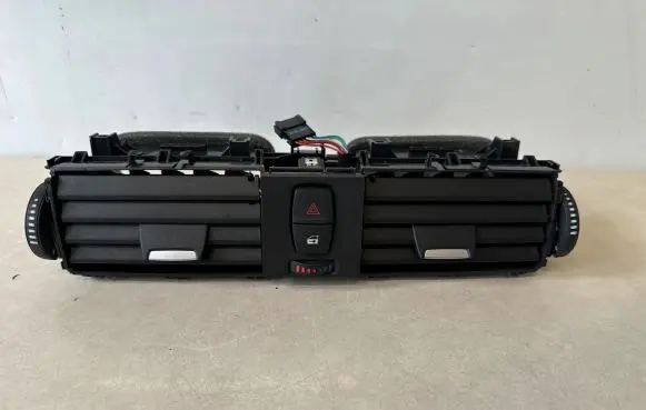 BMW 4 F32 F33 Dash center air vent grill 9347436