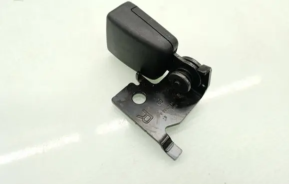 Alfa Romeo Giulia Rear seatbelt buckle 