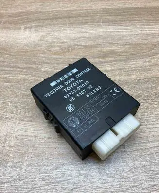 Toyota Avensis T220 Door control unit/module 8974105030 05810730