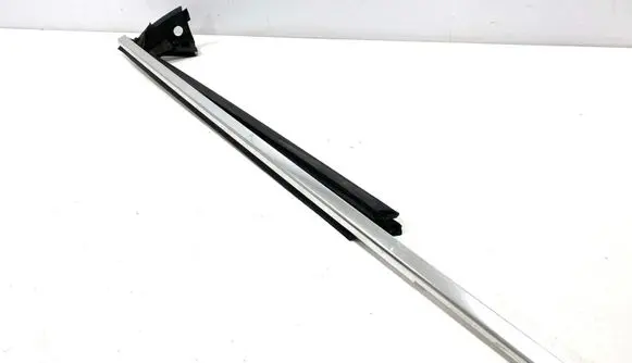 Mercedes-Benz CLS C219 Front door glass trim molding A2197250565 S5252712