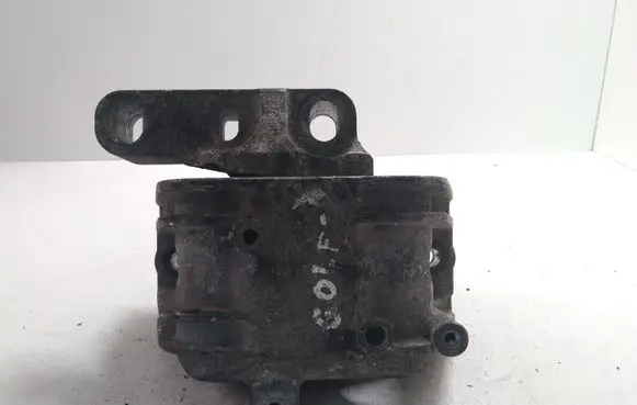 Volkswagen Golf V Engine mount bracket 1K0199262