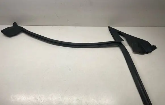 Audi Q8 Rubber seal front door window/glass 4M8837479F