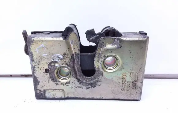 Seat Toledo I (1L) Rear door lock 1L0839016