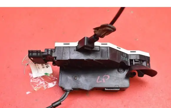 Peugeot 207 CC Front door lock 24087158