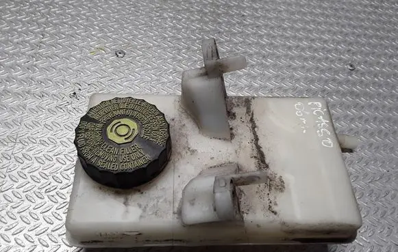Brake fluid reservoir