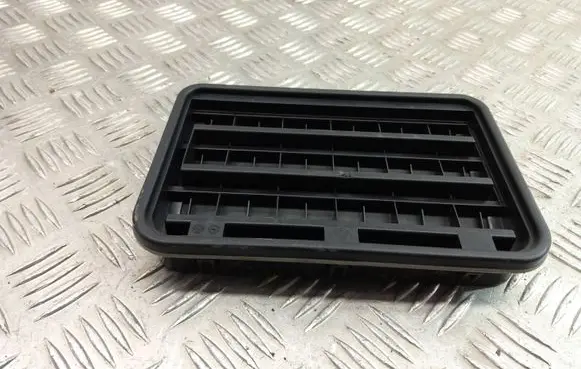 BMW 5 F10 F11 Quarter panel pressure vent 6962293