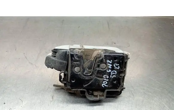 Volkswagen Polo III 6N 6N2 6NF Front door lock 1HM862153