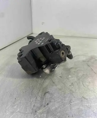 Volvo V70 Fuel injection high pressure pump 30756125