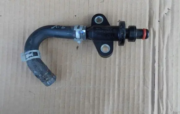 Toyota C-HR I Breather hose/pipe 1221747010
