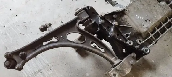 Volkswagen Touran I Front subframe