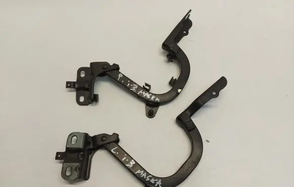 Engine bonnet/hood hinges