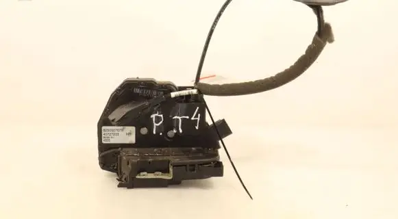 Renault Clio IV Rear door lock 825000767R
