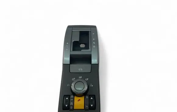 Head unit multimedia control