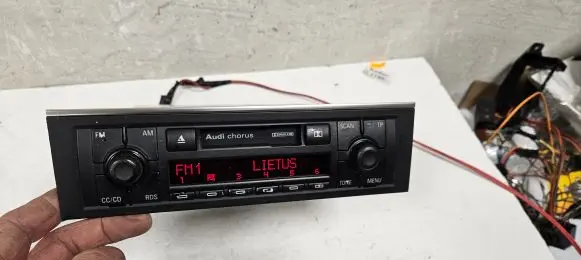 Audi A4 S4 B6 8E 8H Radio/CD/DVD/GPS head unit 8E0035152 CHORUS