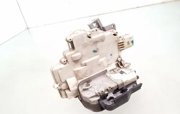 Audi A6 S6 C6 4F Front door lock 4F1837016