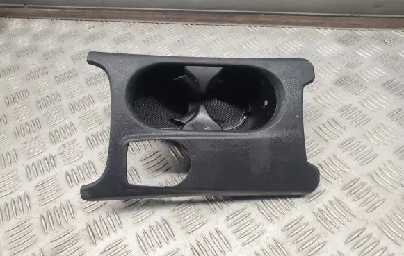 Cup holder front