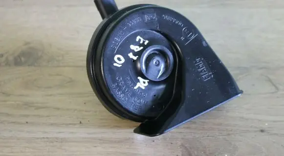 BMW 1 E81 E87 Horn signal 7171749