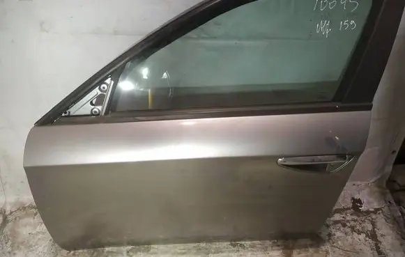 Alfa Romeo 159 Front door pilkos