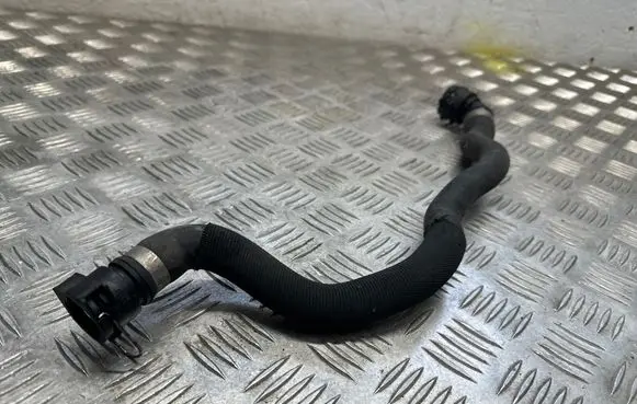 Coolant pipe/hose