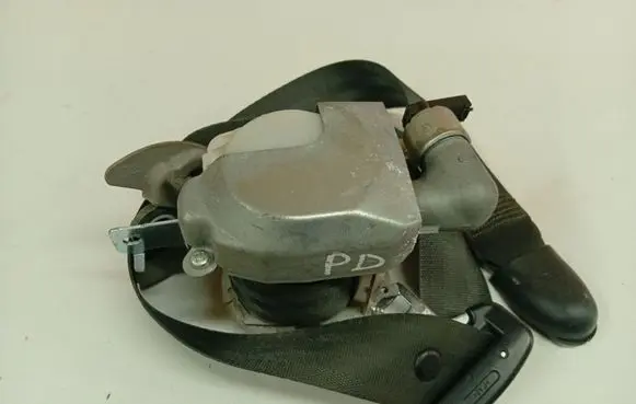 Hyundai i30 Front seatbelt 888202R900