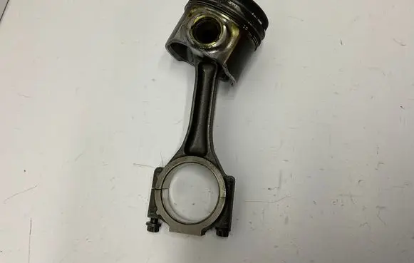Volkswagen PASSAT B6 Piston with connecting rod