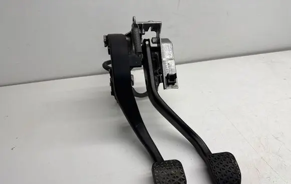 BMW 3 E90 E91 Pedal assembly 678711