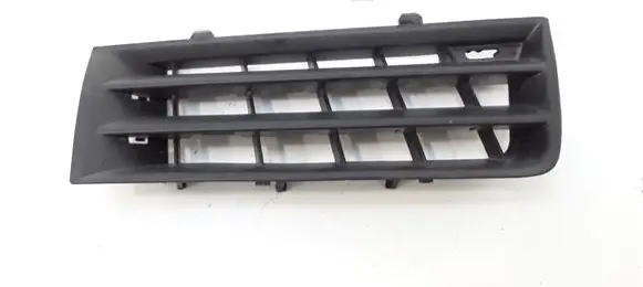 Renault Megane II Front bumper upper radiator grill D8200114157