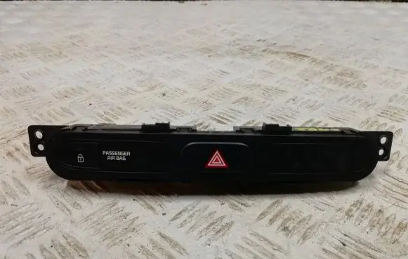 KIA Carens III Hazard light switch