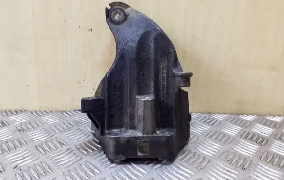 Mercedes-Benz E W212 Engine mounting bracket A6512230004