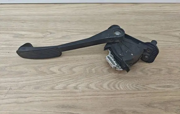Volvo V70 Accelerator throttle pedal 30636003 6PV00853700