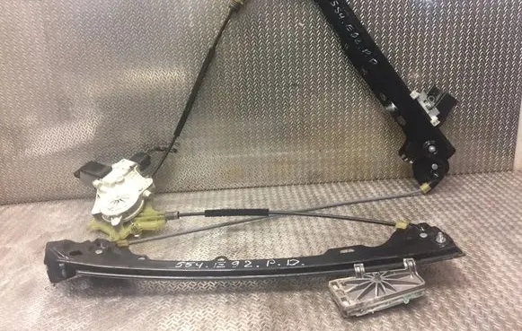 BMW 3 E92 E93 Front door window regulator with motor 7193456