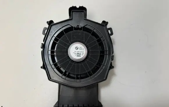 BMW X4 G02 Subwoofer speaker 6811918