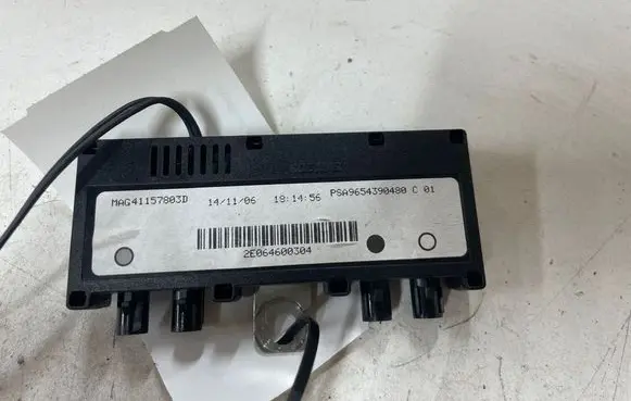 Peugeot 407 Aerial antenna amplifier PSA9654390480C