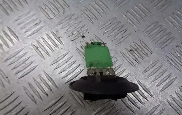 Skoda Roomster (5J) Heater blower fan relay 