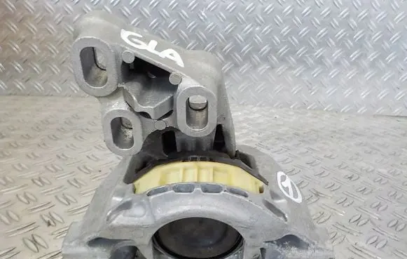 Mercedes-Benz GLA W156 Engine mount bracket A2462400617