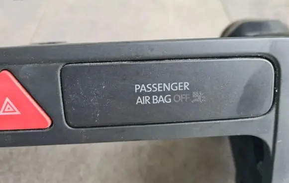 Volkswagen Tiguan Passenger airbag on/off switch 5M0919234