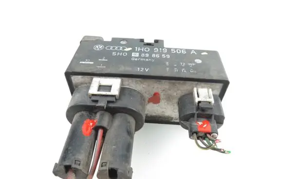 Volkswagen Golf III Coolant fan relay 1H0919506A