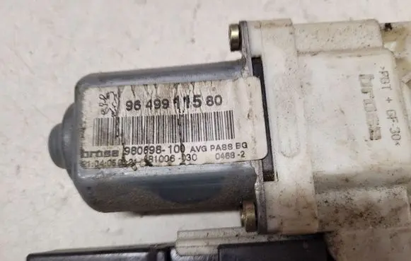 Peugeot 307 Front door window regulator motor 996386101 9649911580