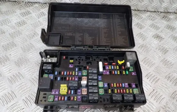 Jeep Grand Cherokee Fuse box set P68242818AC 16238DA 14182G