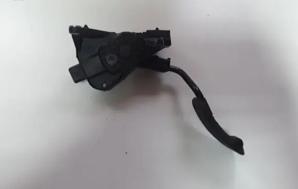Toyota C-HR I Accelerator throttle pedal 