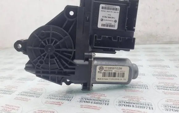 Volkswagen Touran I Front door window regulator motor 1T0959702M 1K0959792Q